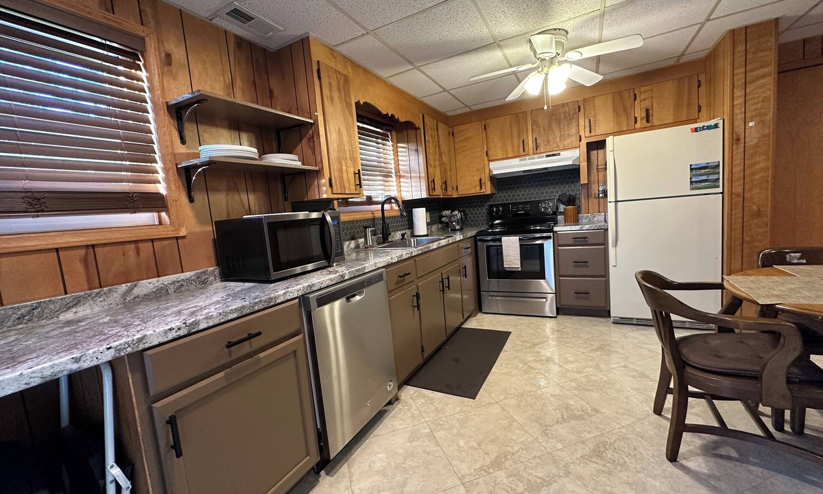 Olivia Apartment | Charming 2-bdr 1 bth lakeview, quiet, private apartment golf retreat in Sanford