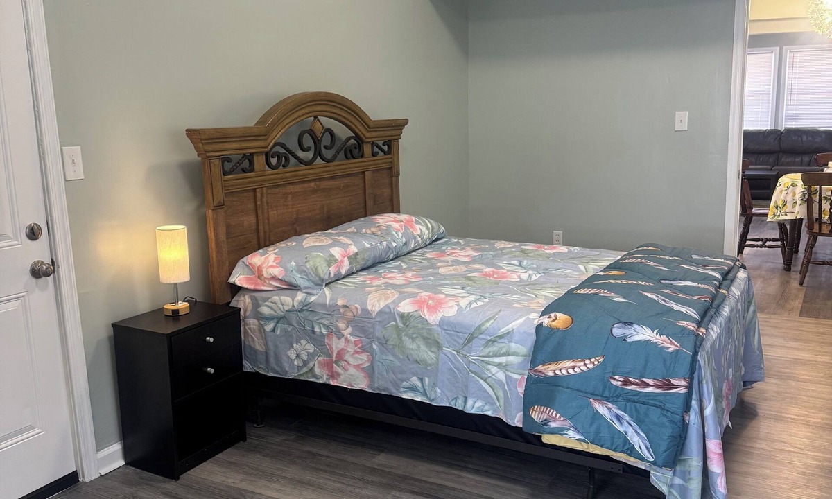 Springdale House | Charming 2-bedroom house with AC, WiFi in tranquil Springdale