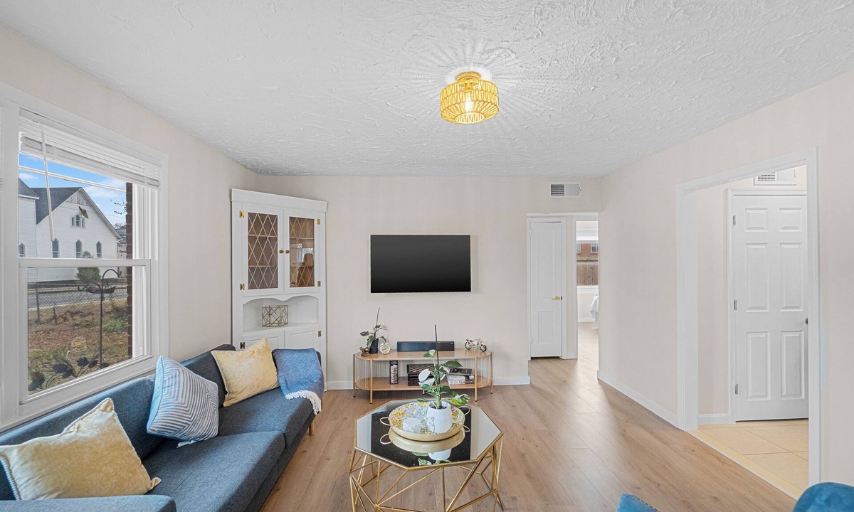 Oxon Hill House | Charming 2-bedroom house with AC, WiFi in quaint Oxon Hill
