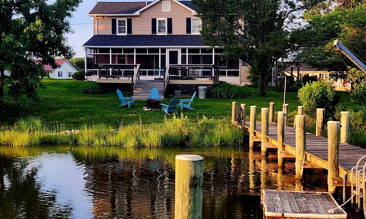 Avenue Other | Charming 200-year-old Waterfront Farmhouse 1.5 Hours from DC