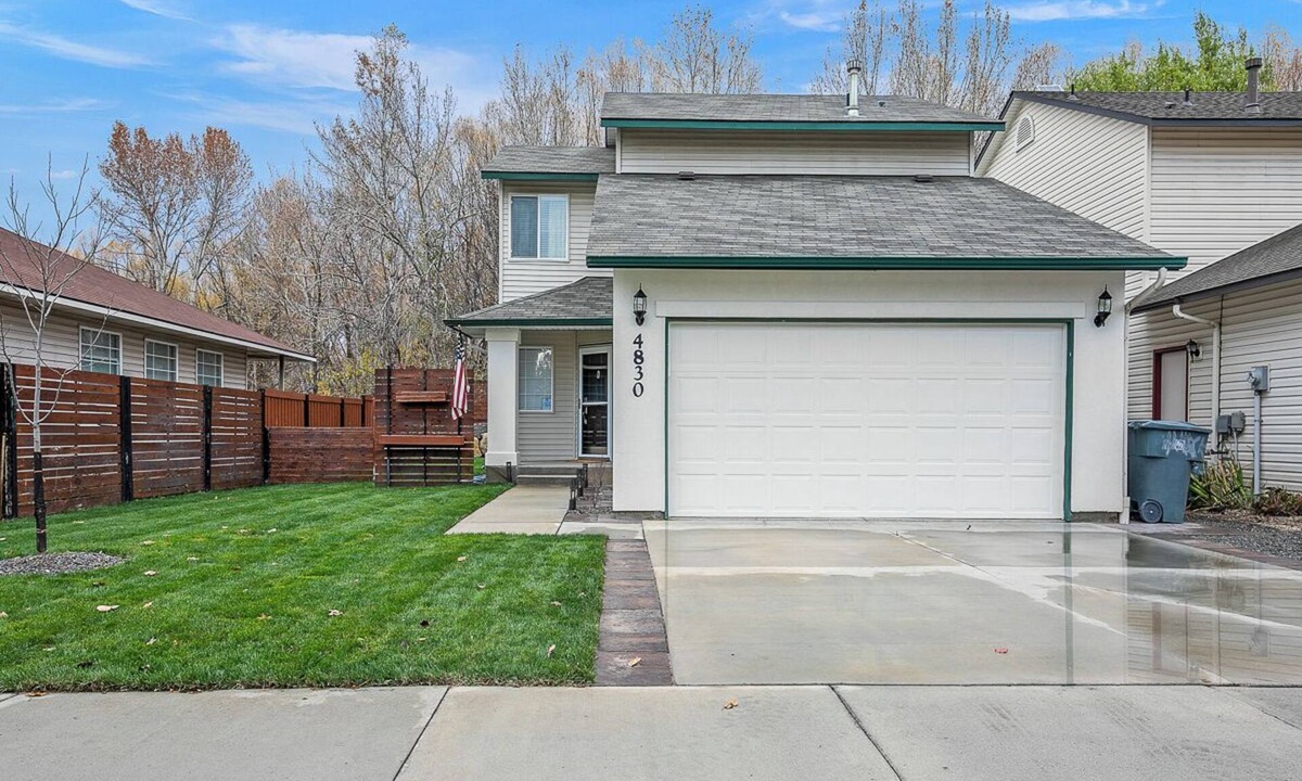 Boise House | Charming 3 bed 2 1/2 bath w/garage. Located on Boise Greenbelt & river.