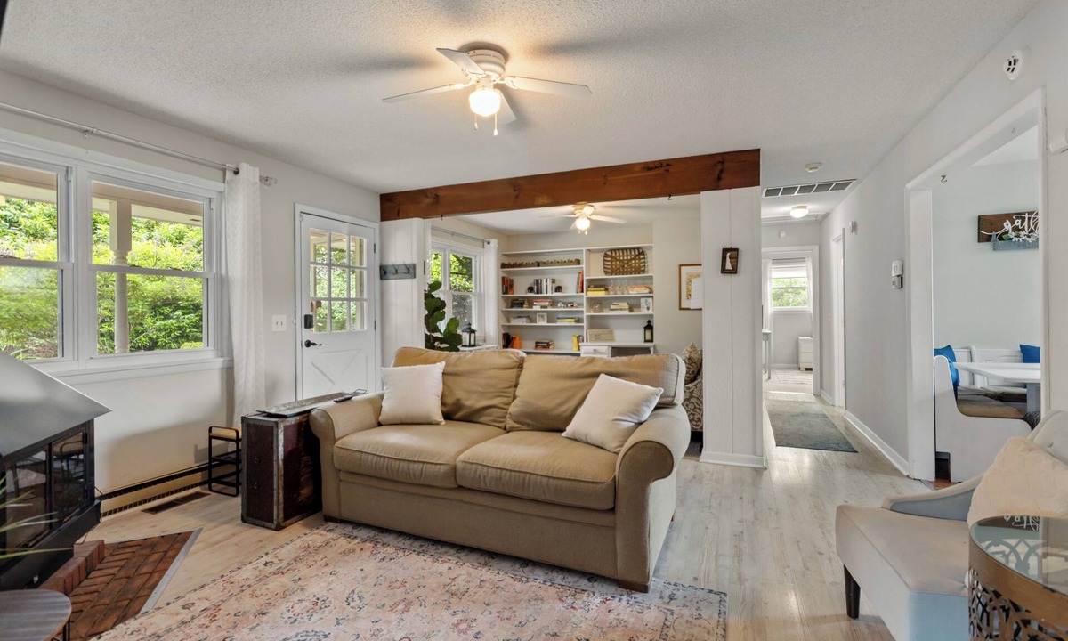 Rehoboth Beach Cottage | Charming 3-bedroom cottage with AC, WiFi and more in Rehoboth Beach
