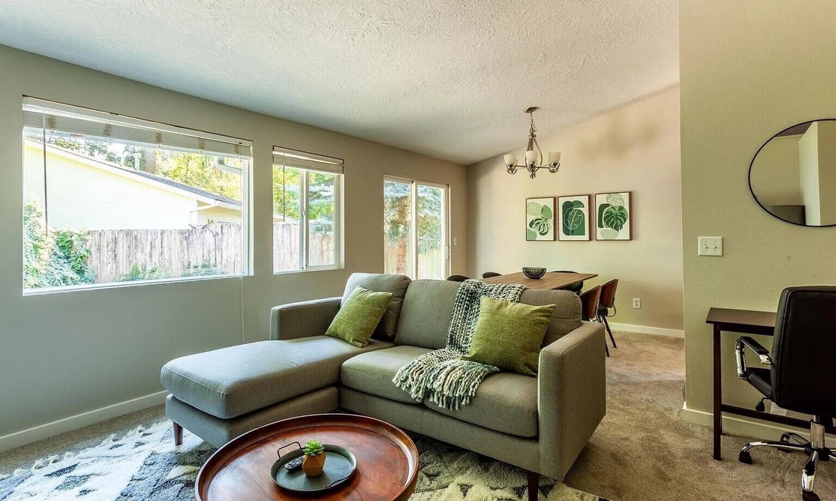 Sherwood - Tualatin South House | Charming 3-Bedroom, 2-Bath Home in Tualatin, Month Stay or Longer
