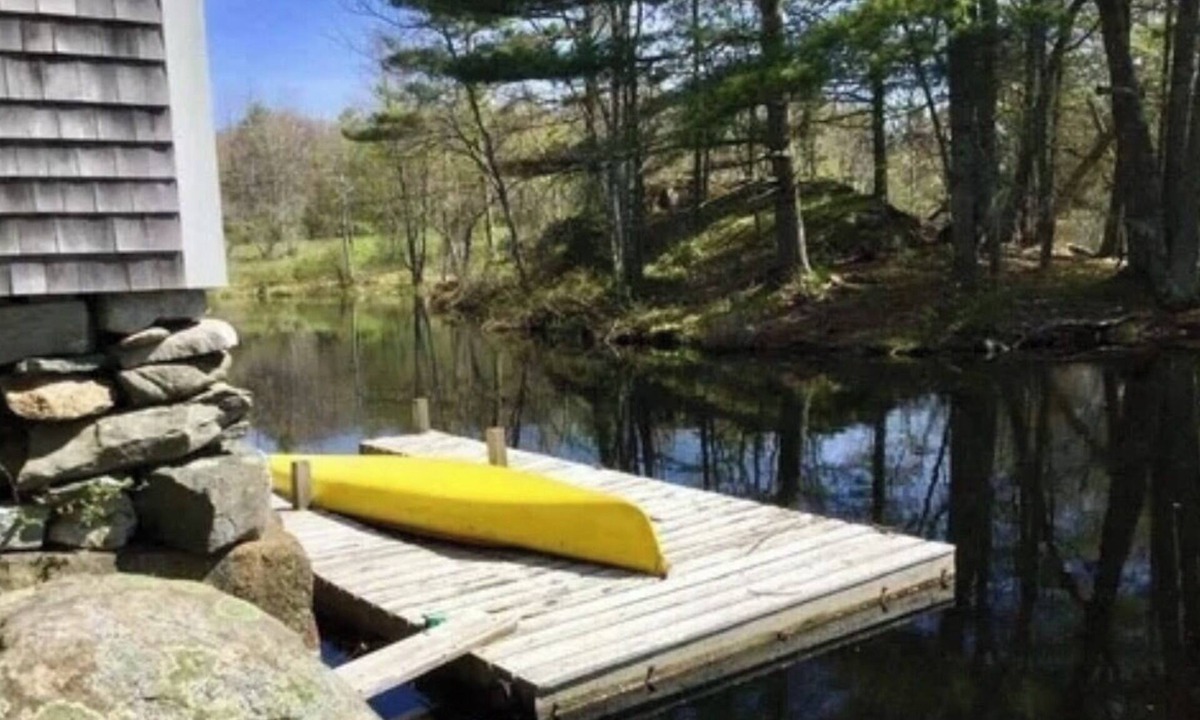 Bristol Cottage | Charming 3-bedroom cottage in Bristol, waterfront, with AC
