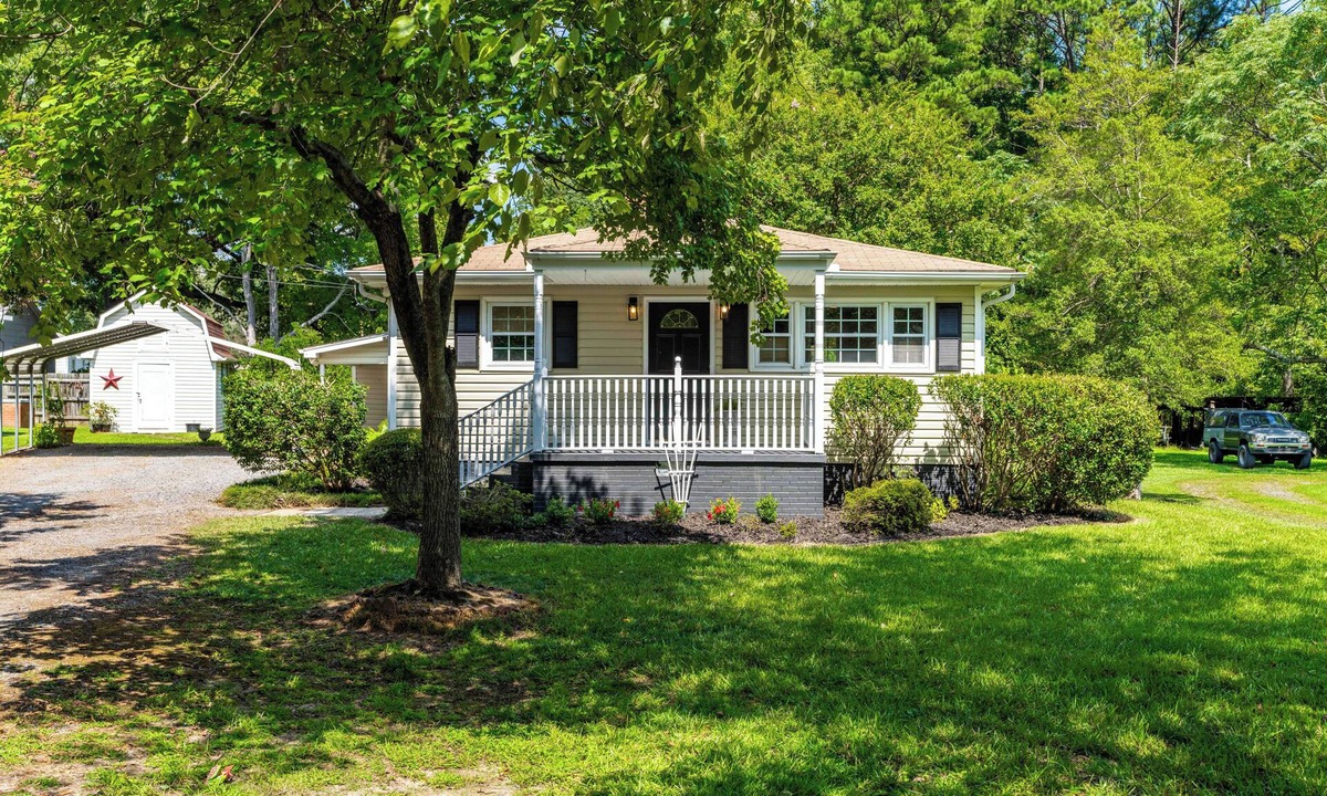 Gorman House | Charming 3-bedroom farmhouse feel in peaceful Durham/Sleeps 10
