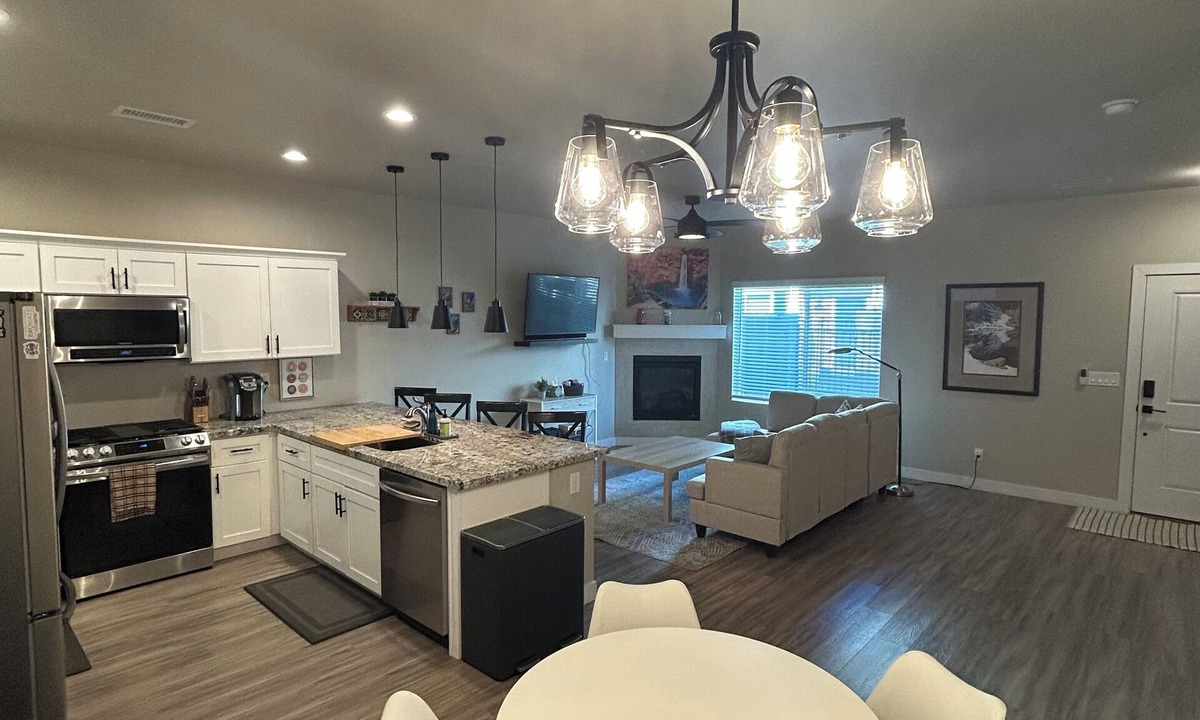 Flagstaff House | Charming 3-bedroom townhome with AC and WiFi in Flagstaff