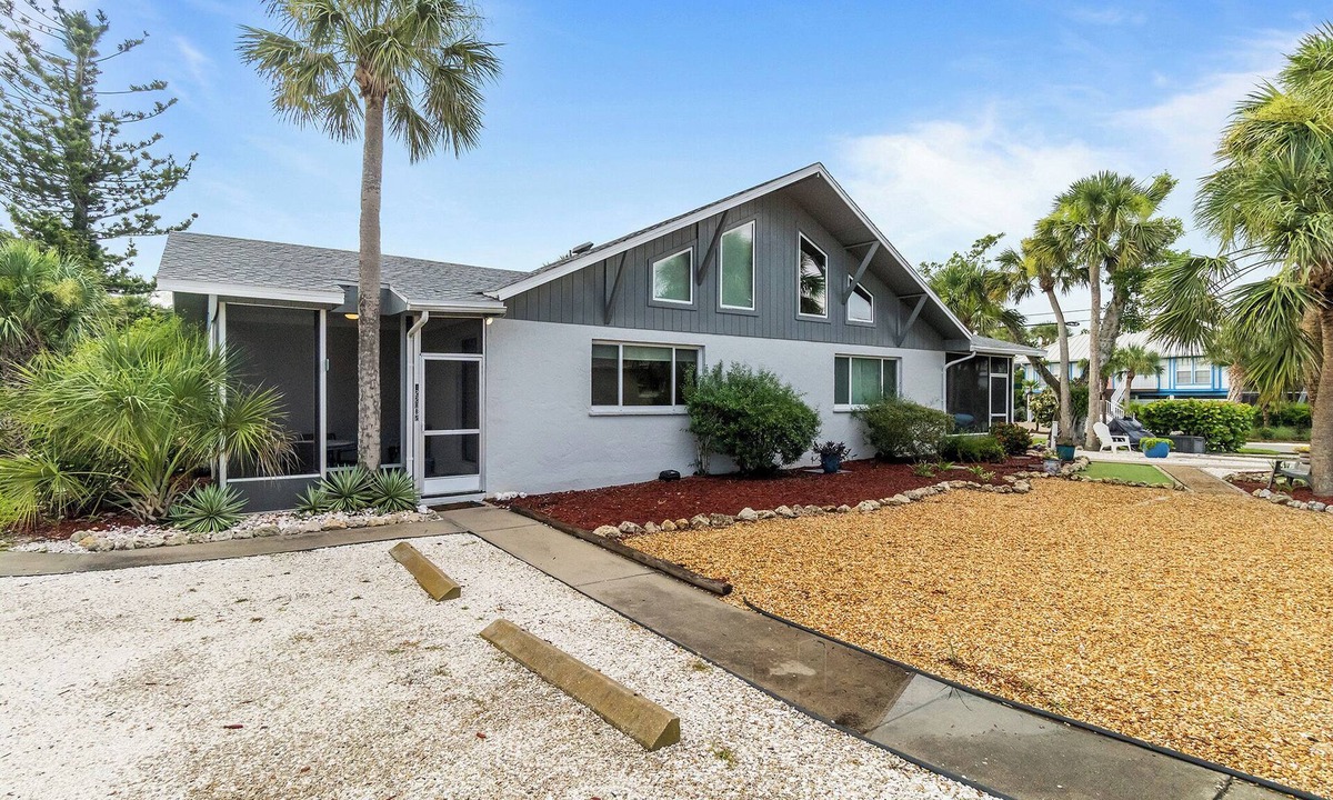 Sanibel Cottage | Charming Coastal Retreat at Sanibel Shores-Walk to the Beach PET FRIENDLY