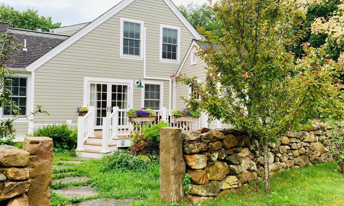 East Lyme Apartment | Charming Farm Abode with gourmet food and access to lake, trails & farm fun