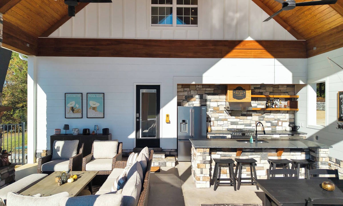 Four Oaks House | Charming farmhouse in welcoming Four Oaks with highland Cattle, pool and spa