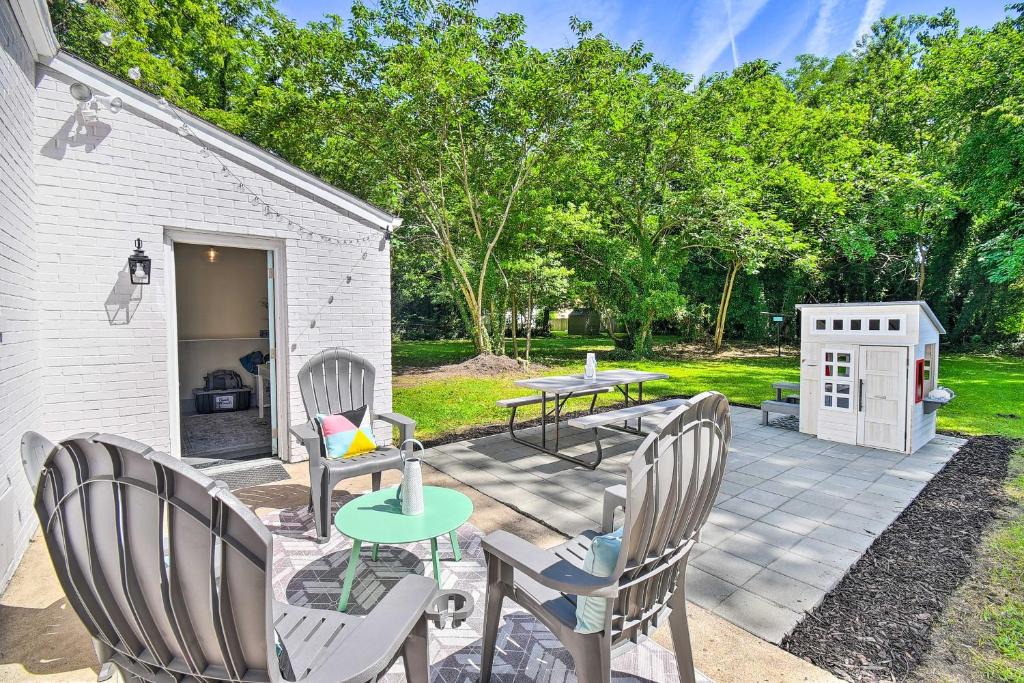Hampton House | Charming Hampton Home w/Yard: 2 Mi to Beach!