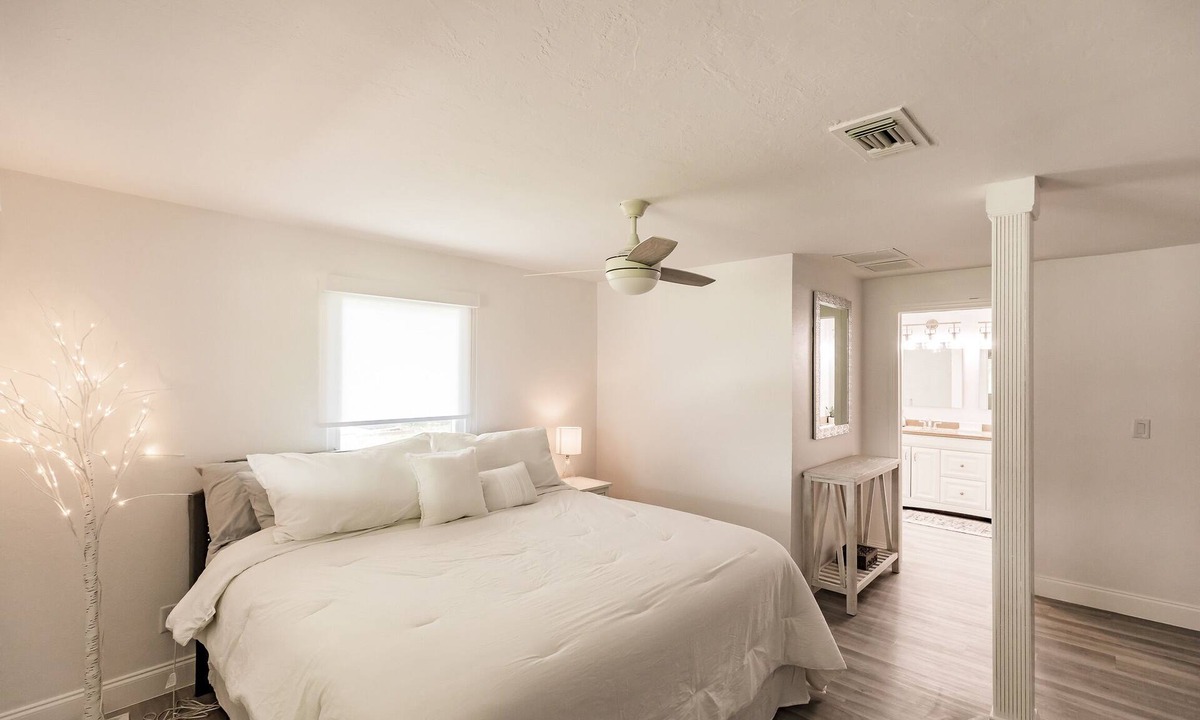 Naples Park Villa | Charming home with amazing location!