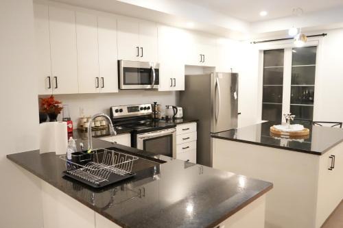 Oakville Apartment | Charming Oakville Getaway