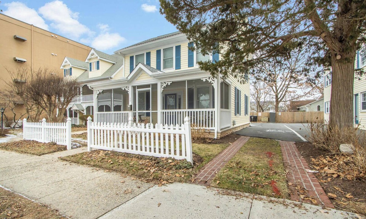 Rehoboth Beach Cottage | Charming Ocean Block Cottage in North Rehoboth – Steps to Beach & Dining!