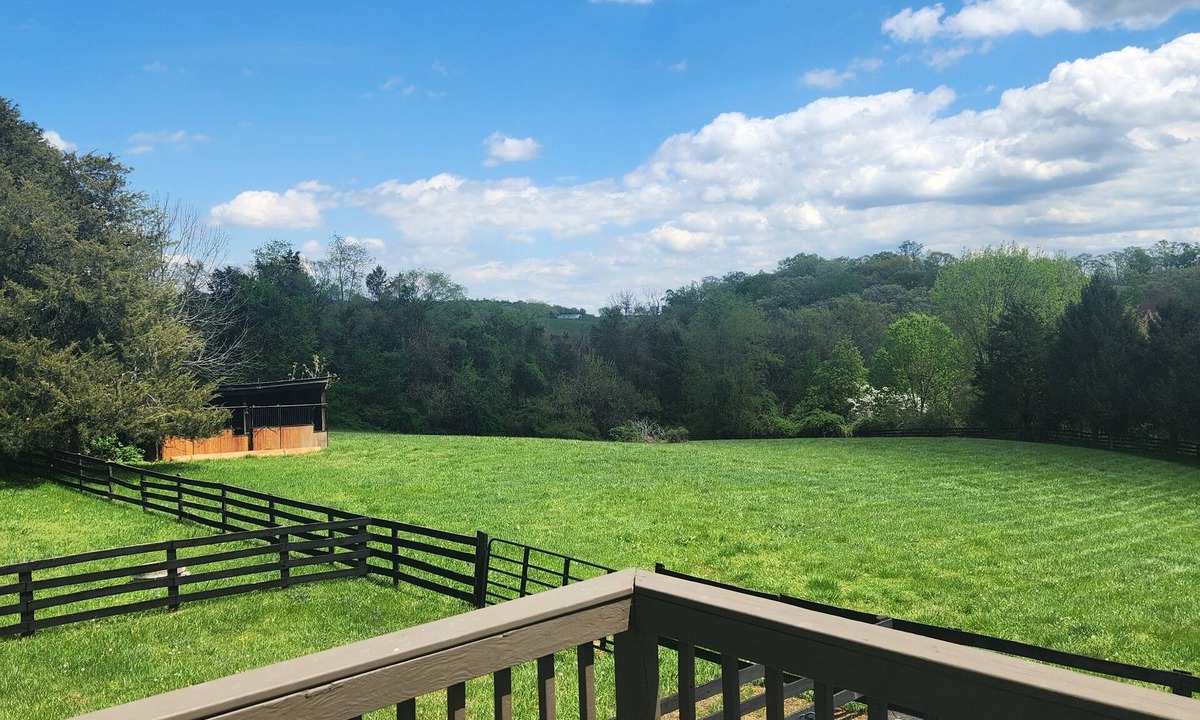 Warrenton Apartment | Charming Presidential Suite Loft with kitchen - The Inn at Black Horse Manor