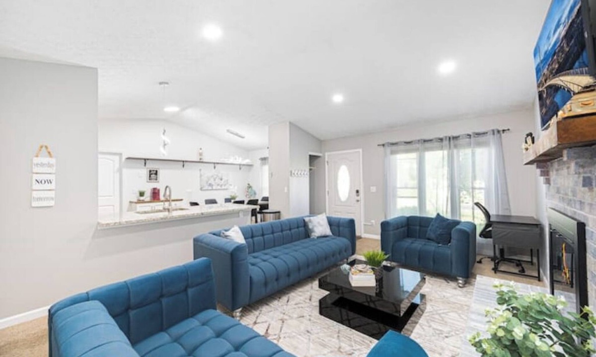 Riverside House | Charming Ranch 3BR W/Hot Tub and Ping Pong Table