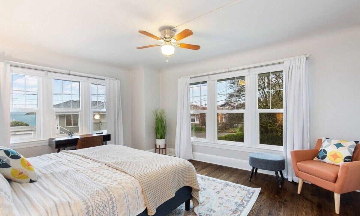 North Admiral Apartment | Charming Retro Modern Steps from the Beach.