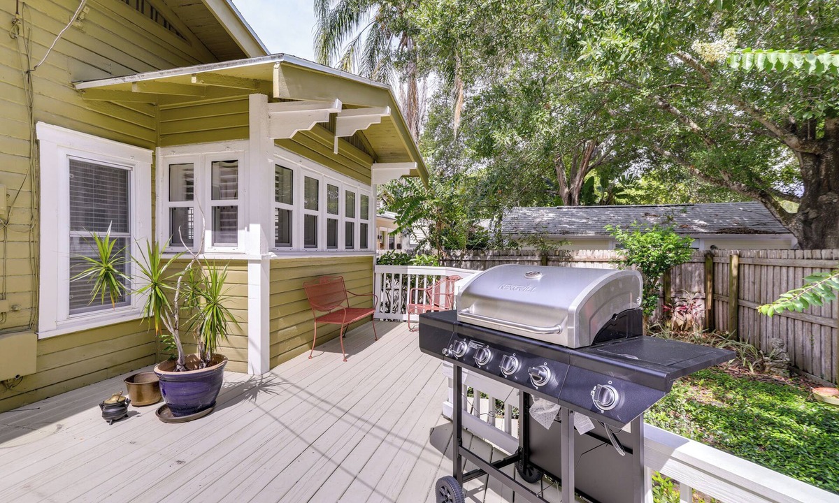 Historic Old Northeast Cottage | Charming St Petersburg Bungalow 2 Mi to Downtown!