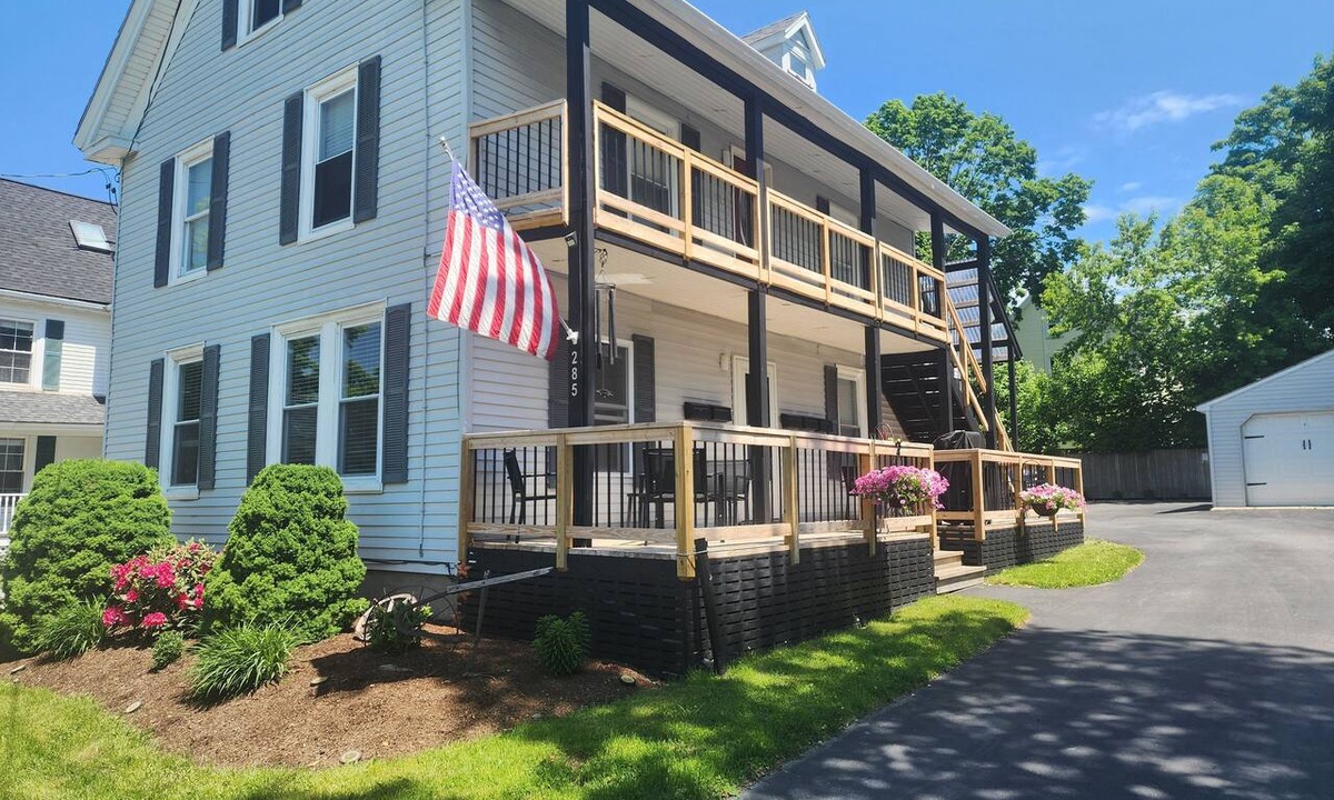 Bangor Apartment | Charming studio in Bangor Maine on Broadway park.