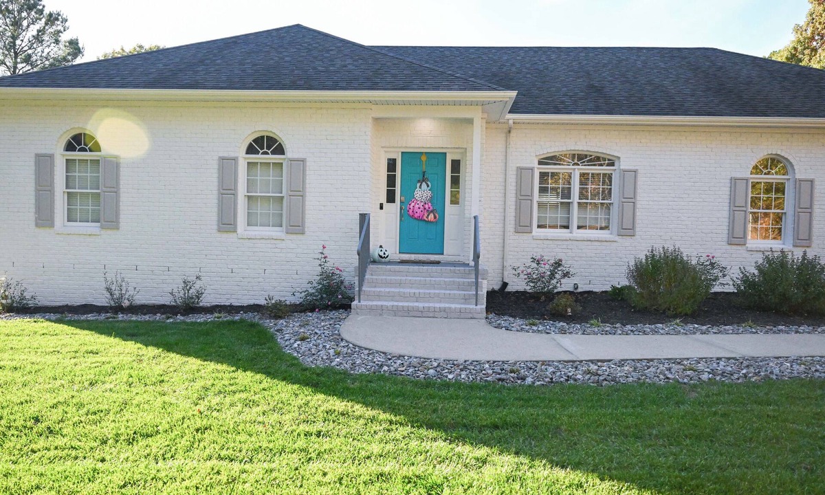 Glen Allen House | Charming three bedroom, two bathroom tranquil retreat just 2 miles from Wyndham.