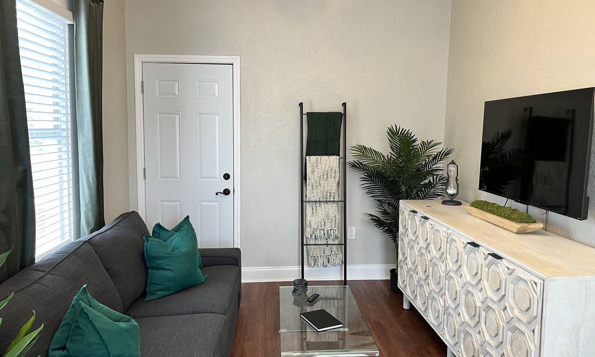 North Hyde Park Apartment | Charming Updated Condo in Heart of Tampa