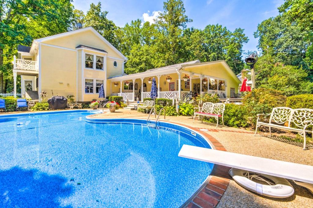 Woodbridge Apartment | Charming Woodbridge Apt with Porch and Gazebo!