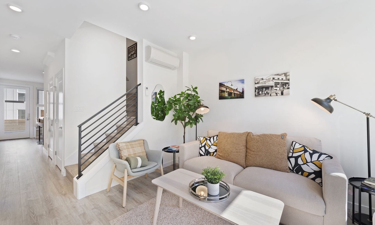 Windermere House | Cheerful 3-bedroom New Townhouse near UW/Seattle Children's, Free Parking, AC