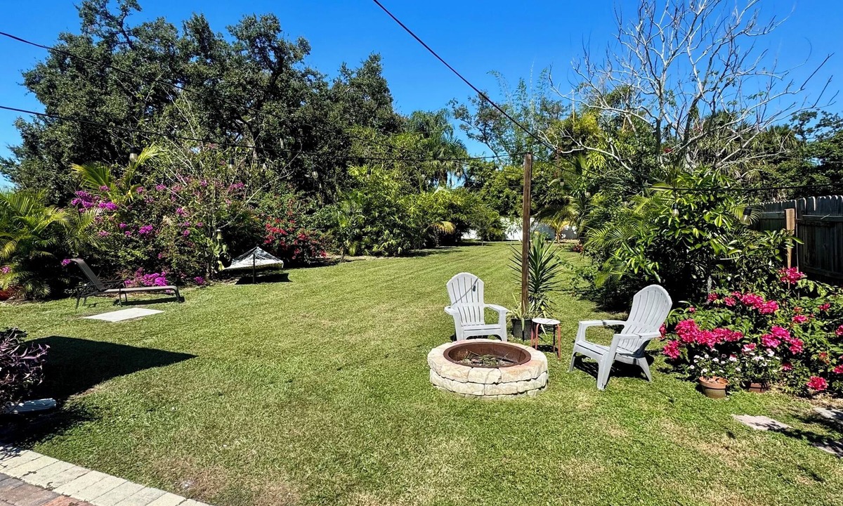 Vamo Cottage | Chic cottage, Vamo area, close to beaches, pet friendly, kayaks, large backyard