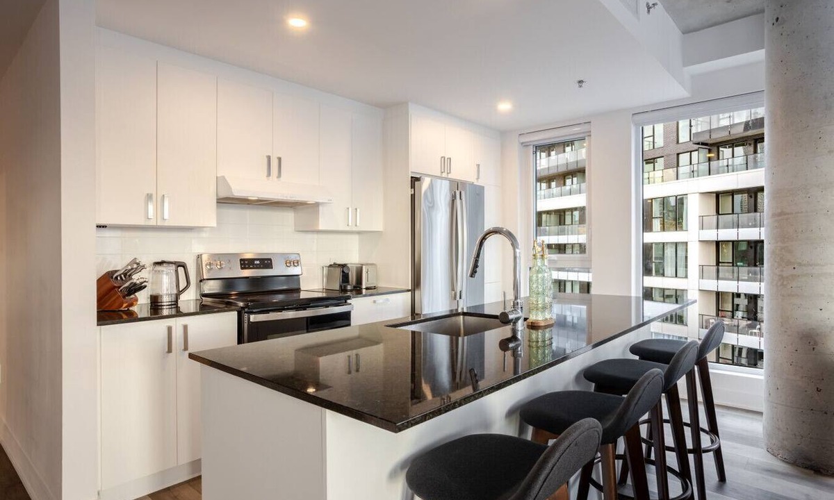 Griffintown Apartment | Chic Griffintown Apt | Parking + EV Charger