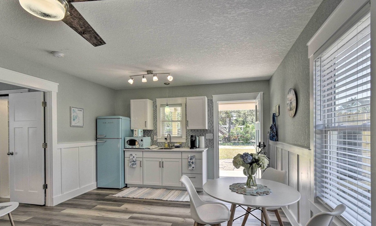 Kill Devil Hills Cottage | Chic Outer Banks Bungalow < 1 Mi to Beach!