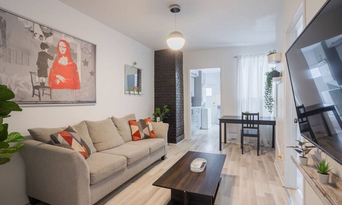 Griffintown Apartment | City Haven Stay | 4BR Stylish Getaway