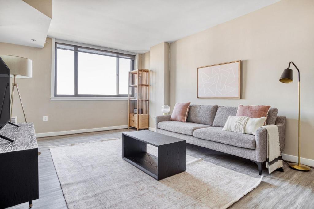 Court House Apartment | Clarendon 1BR w Gym WD Doorman nr Metro WDC-349