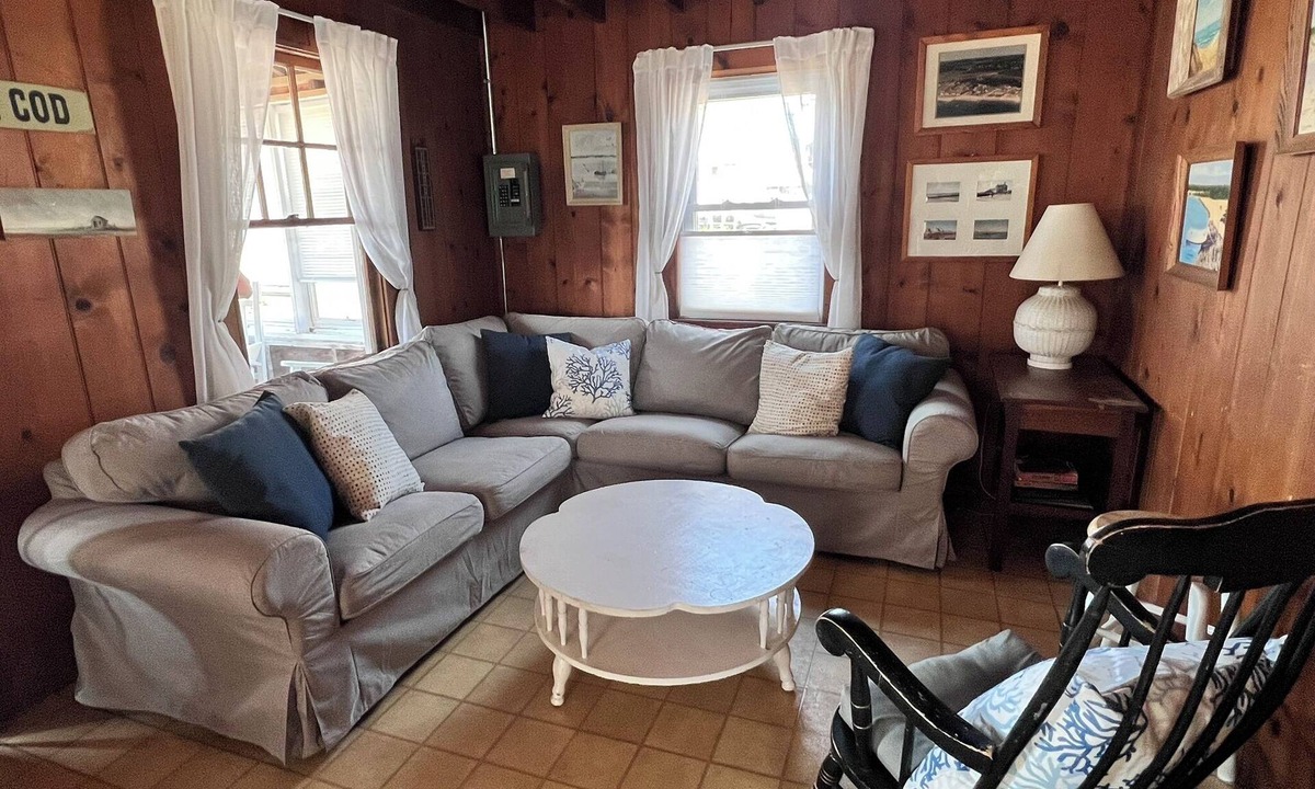 West Dennis Cottage | Classic Cape Cod Cottage - Steps from Beach!