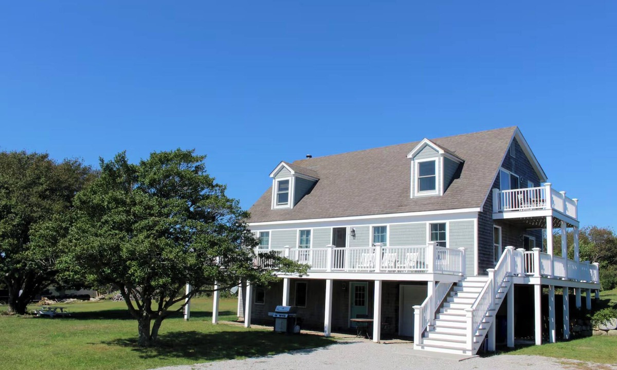 Block Island House | Clean & Newly Renovated 4BR w/Hot tub & AC