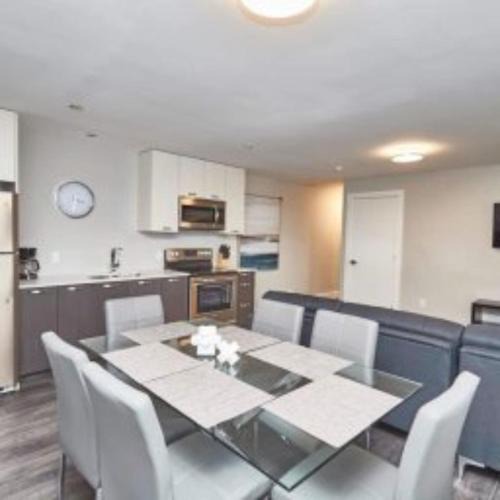 Niagara Falls House | CLIFTON WALK D1