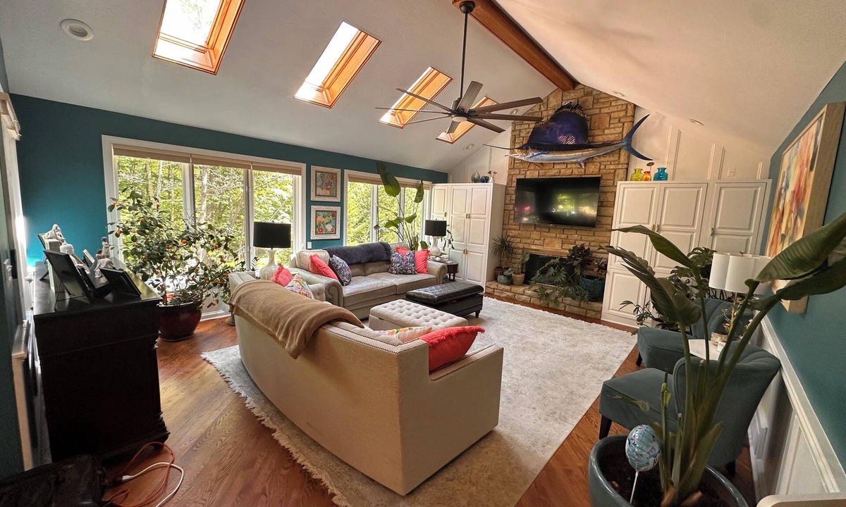 Westerville House | Close to city, far from ordinary. Peace and tranquility await!