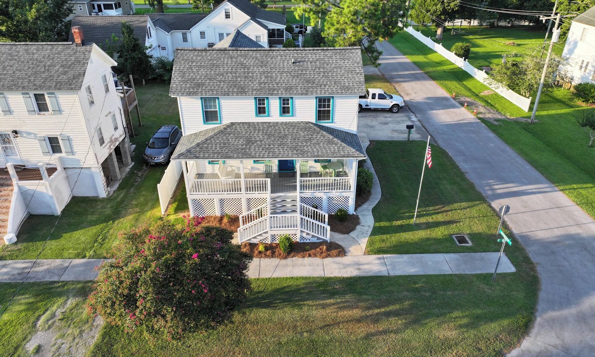 Belhaven House | Coastal Dreamer in Belhaven NC