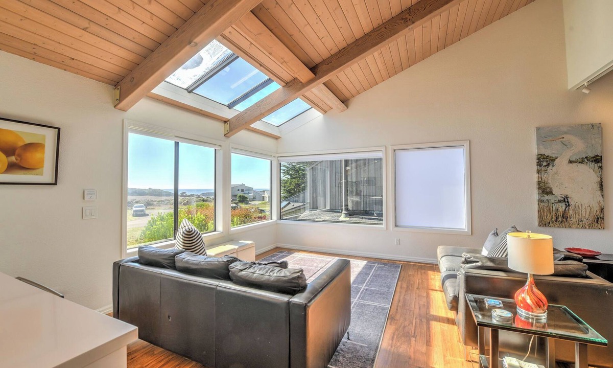 Sea Ranch House | Coastal Get-Away - 15-min Walk to Beach, Ocean Views, EV Charger, Cook's Kitchen