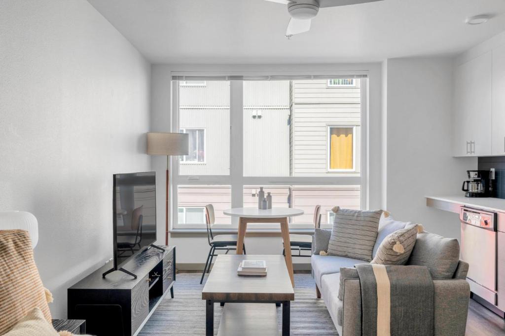 Columbia City Apartment | Columbia City Studio w WD Gym nr Light Rail SEA-345