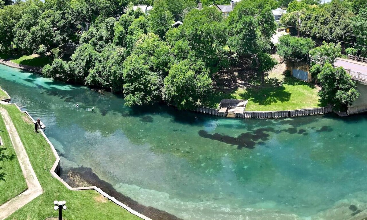 New Braunfels Condo | Comal River Retreat | WiFi | Sleeps 8 | Pool