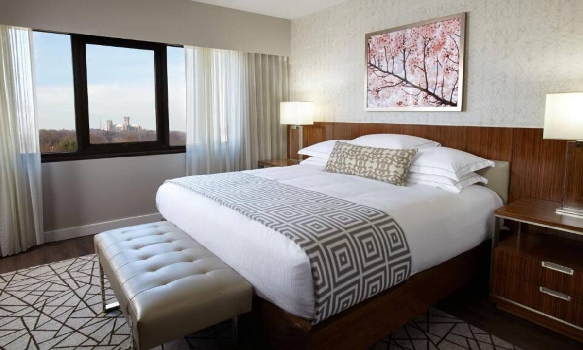 West End House | Comfort and Convenience! Parking, Indoor Pool, Near Smithsonian Museums