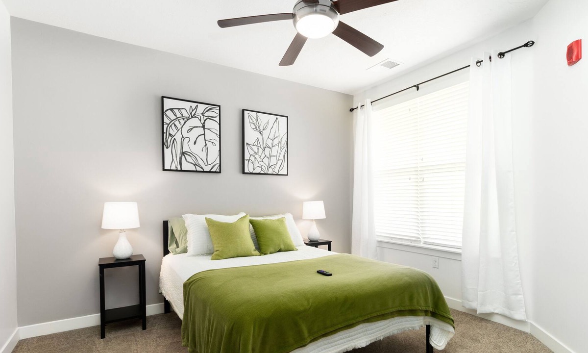 Draper Apartment | Comfortable Modern Apt. W/ Hot Tub and Gym