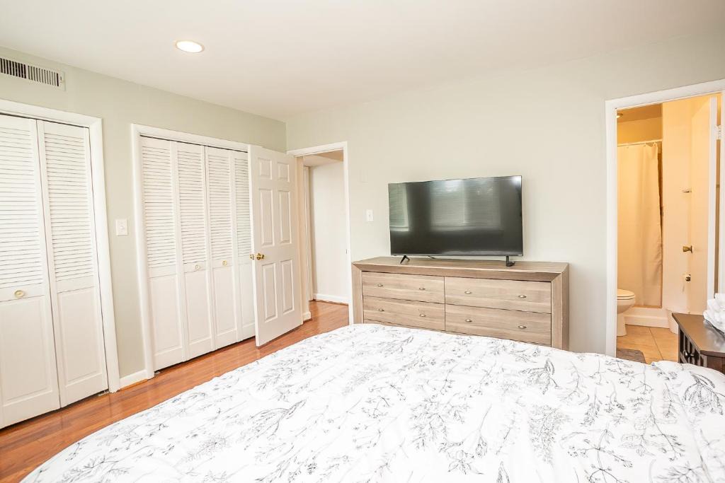 Nauck Apartment | Comfy and Cozy-Min to National Mall Great Location