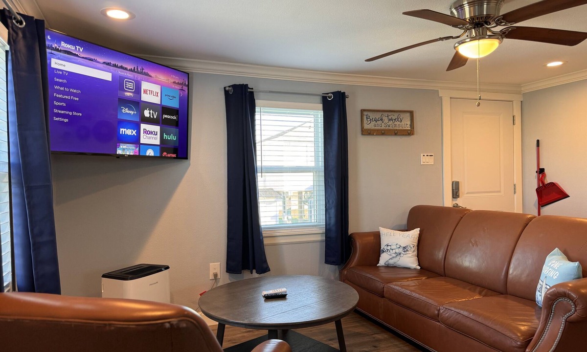 Surfside Beach House | Comfy Coastal Cottage Two