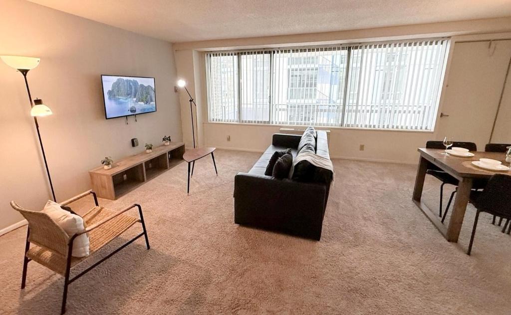 Crystal City Apartment | Contemporary Apt Near DC Gym, Metro & More!