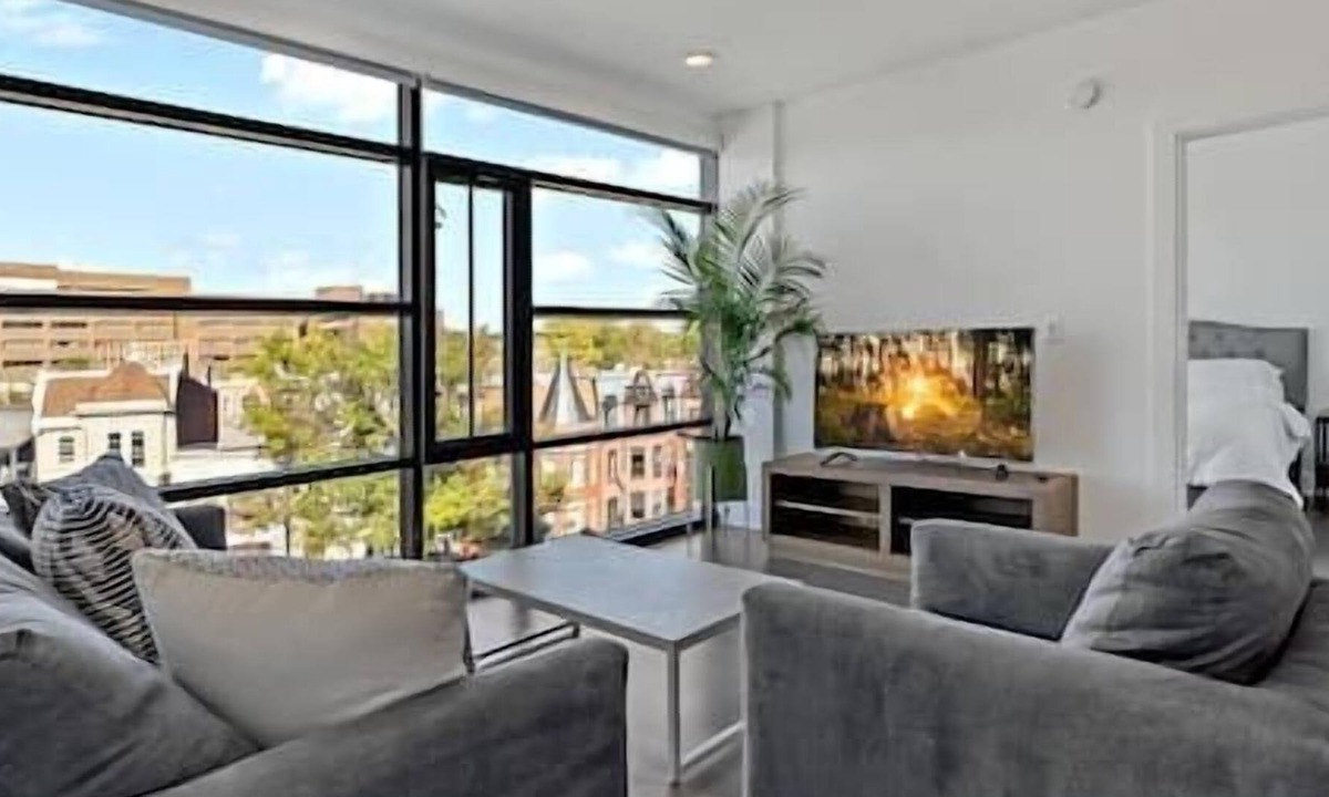 Shaw Bed & Breakfast | Contemporary | Downtown | Views | Luxury