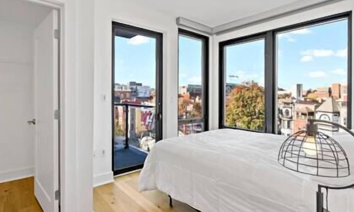 Shaw Bed & Breakfast | Contemporary | Downtown | Views | Luxury