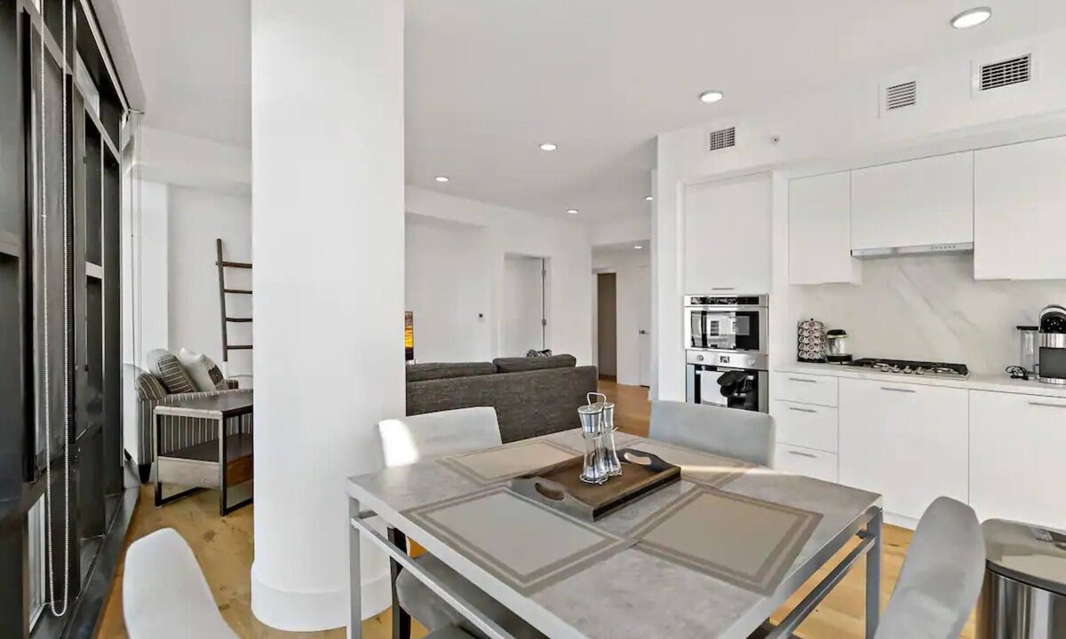 Shaw Bed & Breakfast | Contemporary | Downtown | Views | Luxury