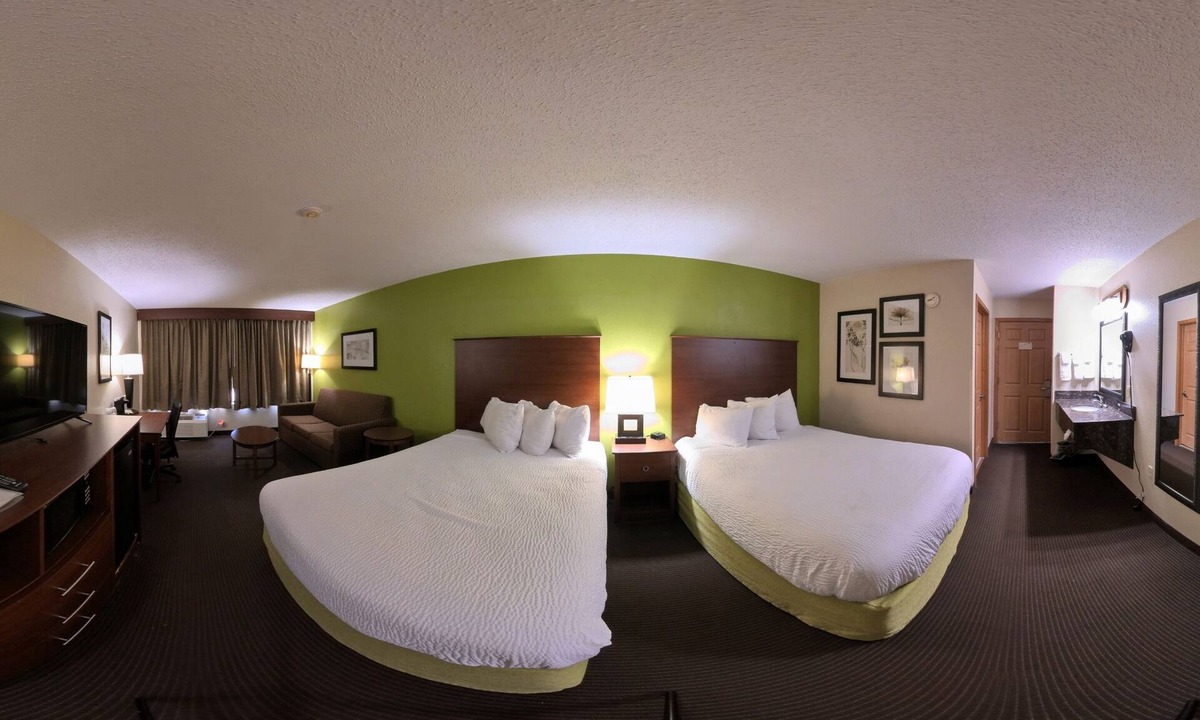 Black River Falls Hotel | Coratel Plus Suites by Jasper Black Riverfalls - Comfort 2 Queen Beds NS