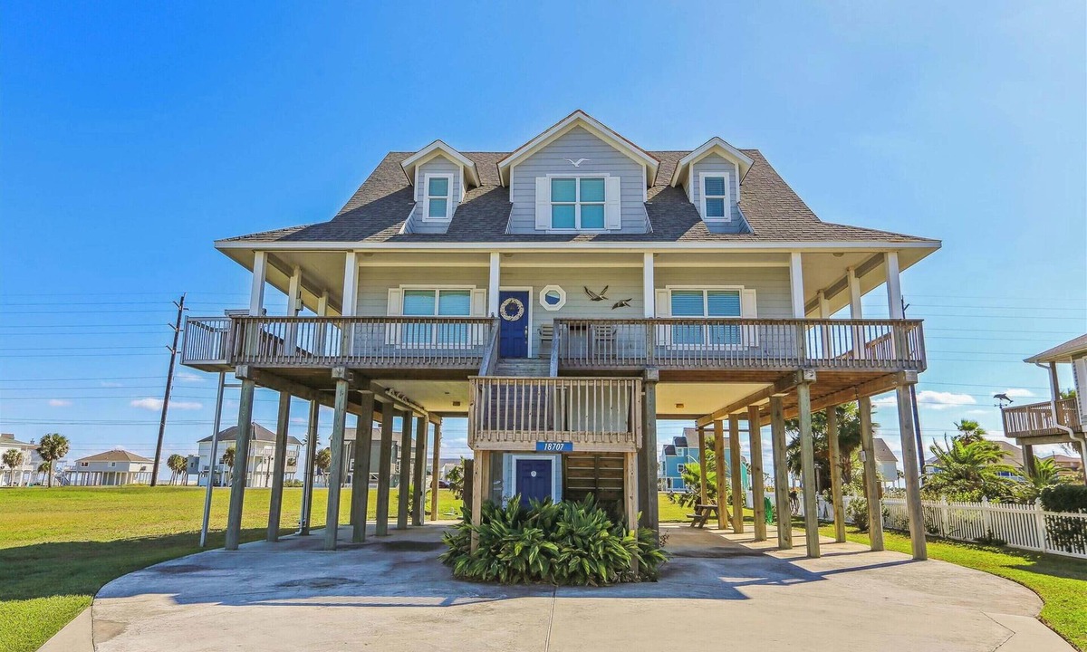 Indian Beach House | Cottage By The Sea | Pet Friendly, Covered Patio