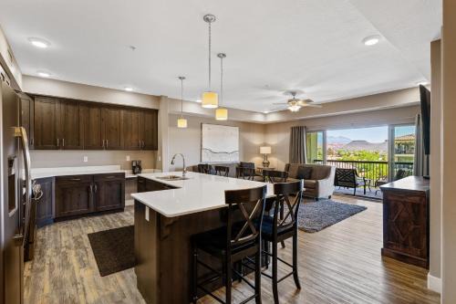 St. George House | Cottage Point home